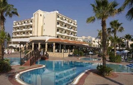 Invia – Anastasia Beach Hotel, Larnaca