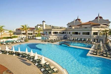 Invia – Aydinbey Famous Resort,  recenzia