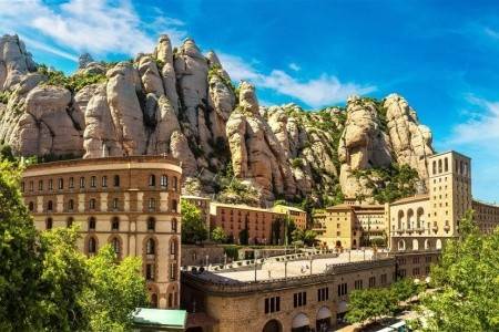 Invia – Barcelona, Montserrat, Girona, Costa Brava, Costa del Maresme,  recenzia