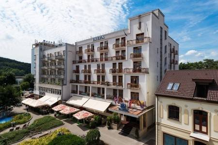 Invia – Hotel Jalta,  recenzia