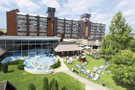 Invia – Health Spa Hotel Bük, Západ od Dunaja