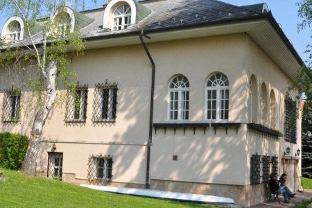 Invia – Villa Székely (Leányfalu),  recenzia