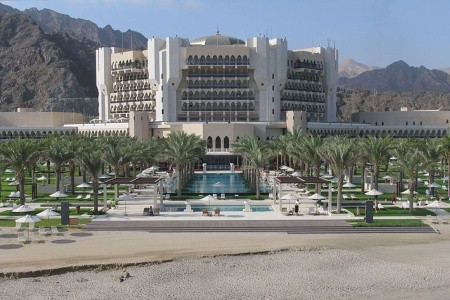 Invia – Al Bustan Palace, A Ritz Carlton Hotel, Muscat